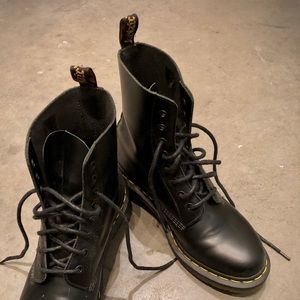 Dr. Marten: The Clemency 8-eye boot